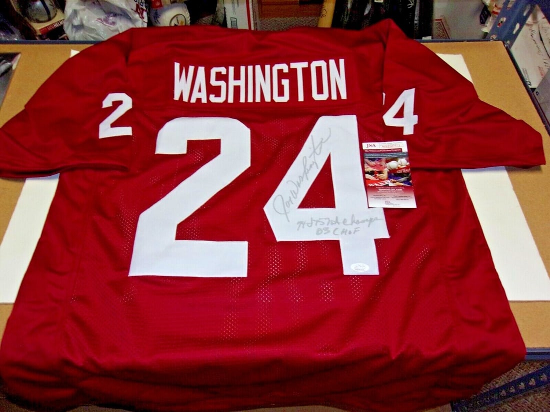Signed Joe Washington Oklahoma Football Jersey with JSA COA and National Titles: Signed Joe Washington Oklahoma Football Jersey with JSA COA and National Titles This is a signed Oklahoma Sooners jersey by Joe Washington, commemorating the 1974 and 1975 National Championships and h