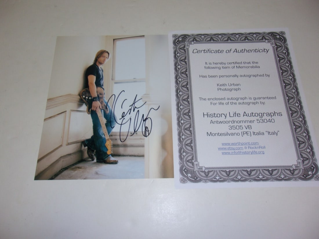 Keith Urban Signed 8x10 Photo with COA Country Music Memorabilia: Keith Urban Signed 8x10 Photo with COA Country Music Memorabilia This is an original 8x10 photograph signed by country music legend Keith Urban. The item comes with a Certificate of Authenticity (COA)
