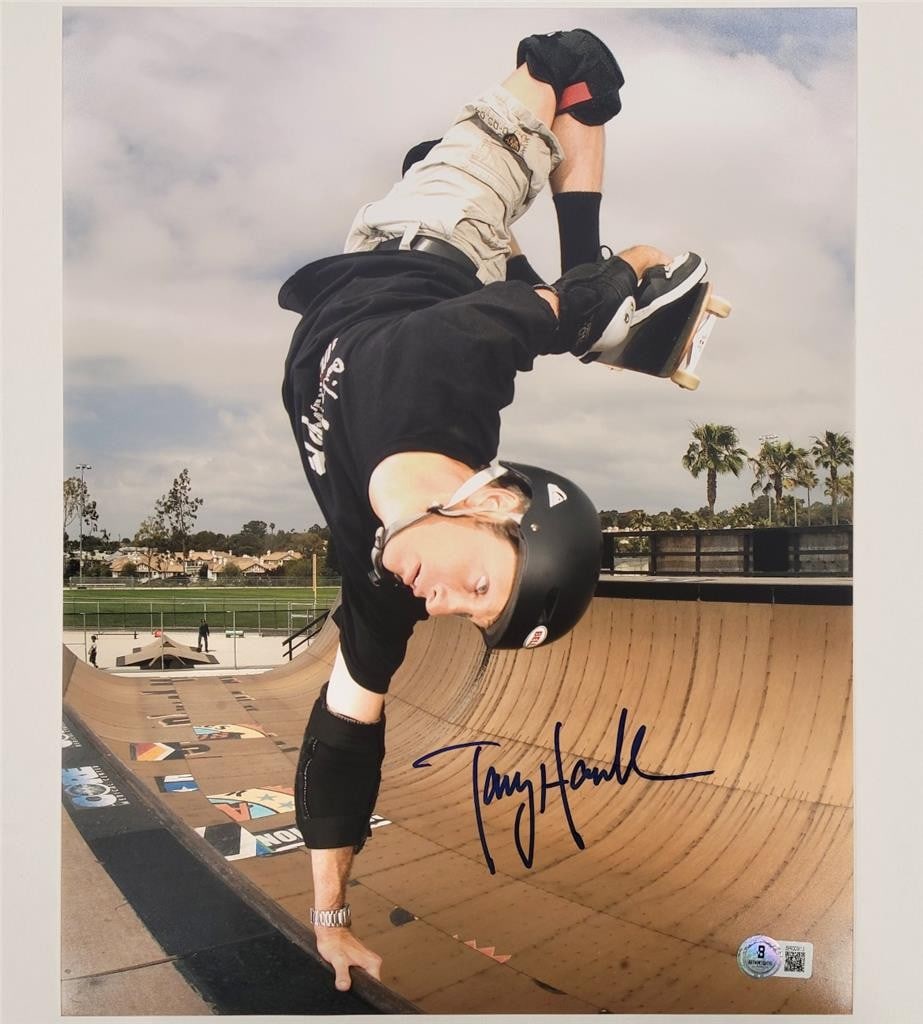 Tony Hawk Autographed 11x14 Skateboarding Photo Beckett BAS (1 of 3)
