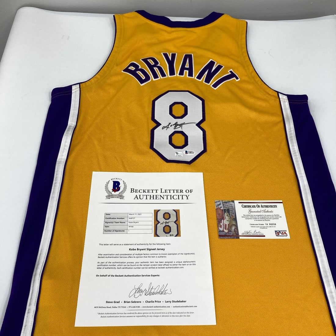 Kobe Bryant Autographed 2001 Lakers Pro Cut Jersey With Beckett and PSA COA (1 of 14)