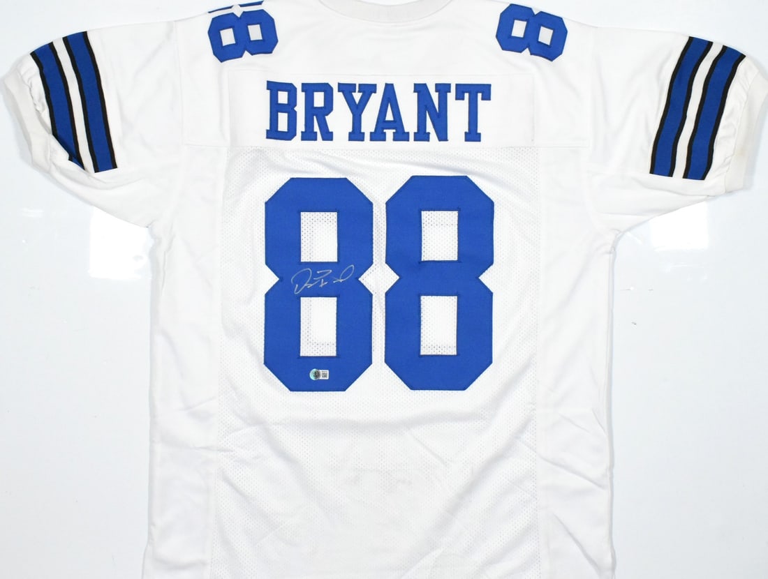 Dez Bryant Signed Football Jersey Beckett Hologram White Pro Style: Dez Bryant Signed Football Jersey Beckett Hologram White Pro Style This is a pre-owned white pro style jersey autographed by Dez Bryant. The jersey features a Beckett W hologram for authentication. It