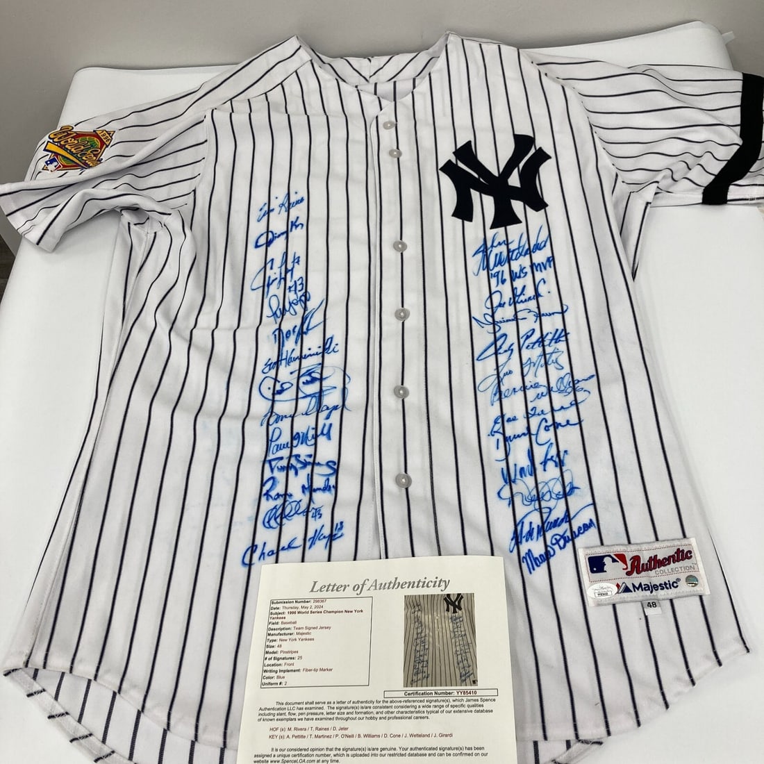 1996 New York Yankees Team Signed Jersey Derek Jeter 25 Signatures JSA COA: 1996 New York Yankees Team Signed Jersey Derek Jeter 25 Signatures JSA COA Celebrate the legacy of the New York Yankees with this authentic team-signed jersey from the 1996 World Series Championship. 