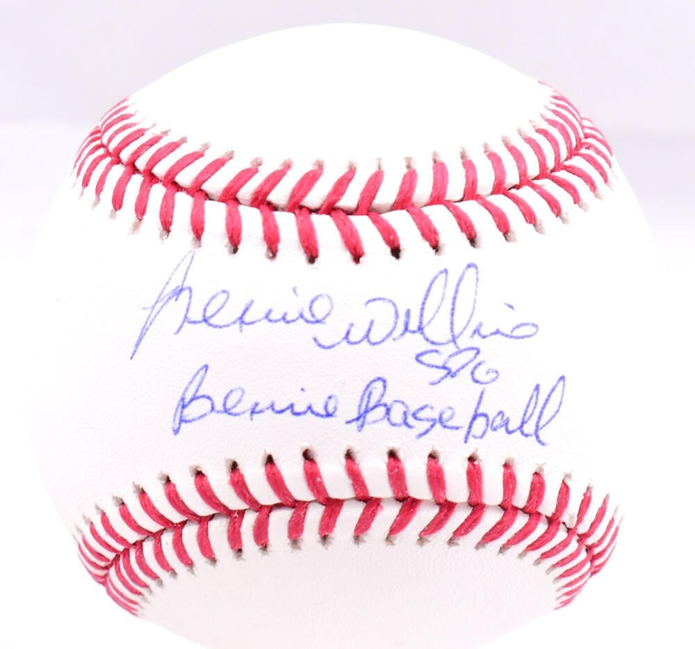 Bernie Williams Signed OML Baseball New York Yankees Beckett Authenticated: Bernie Williams Signed OML Baseball New York Yankees Beckett Authenticated This authentic Rawlings OML baseball features the signature of Bernie Williams, a distinguished player of the New York Yankee