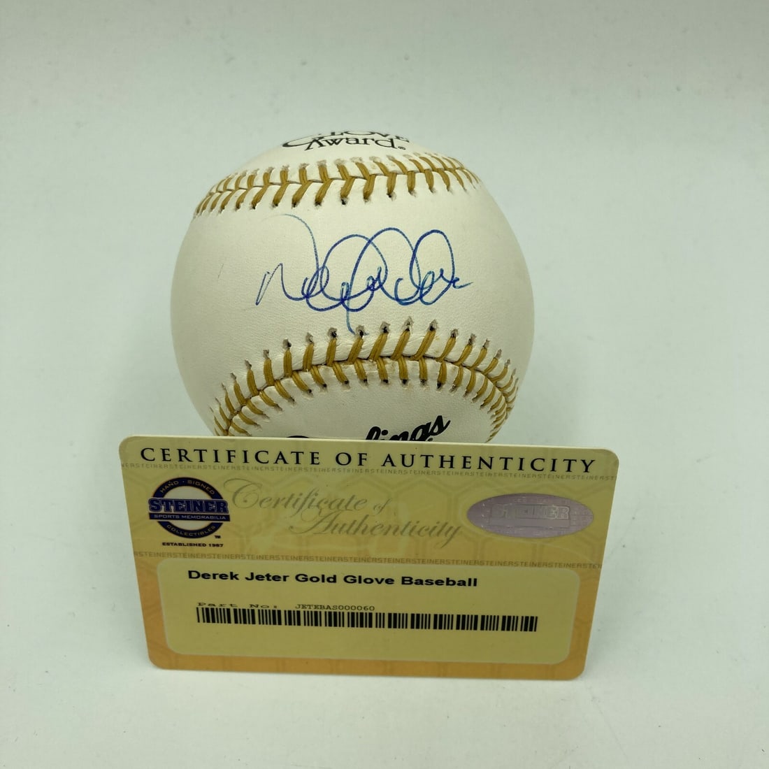 Mint Derek Jeter Signed Rawlings Gold Glove Baseball Steiner COA: Mint Derek Jeter Signed Rawlings Gold Glove Baseball Steiner COA This is a Mint condition Derek Jeter Signed Rawlings Official Gold Glove Baseball, authenticated by Steiner Sports. A remarkable collec