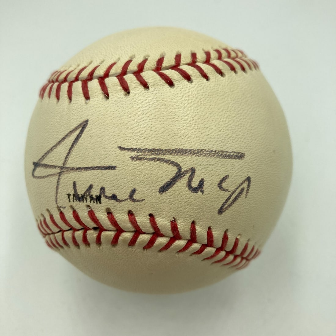 Willie Mays Signed Reach Baseball with PSA DNA Authentication: Willie Mays Signed Reach Baseball with PSA DNA Authentication This is a vintage Reach baseball signed by the legendary Willie Mays, renowned for his incredible career in Major League Baseball. The aut