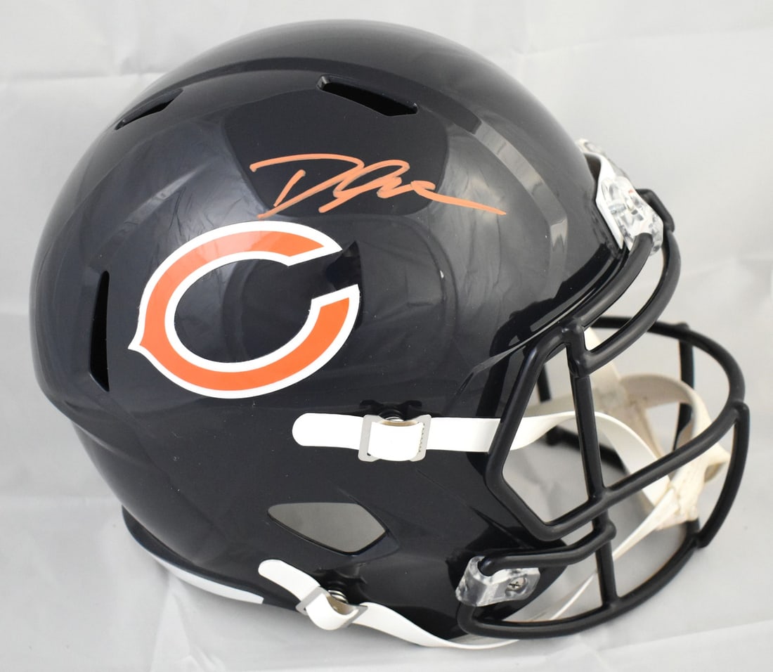 Chicago Bears Full Size Speed Helmet Signed by D'Andre Swift Beckett Authenticated: Chicago Bears Full Size Speed Helmet Signed by D'Andre Swift Beckett Authenticated This pre-owned Chicago Bears full-size Speed helmet features the autograph of D'Andre Swift. The signature is authent