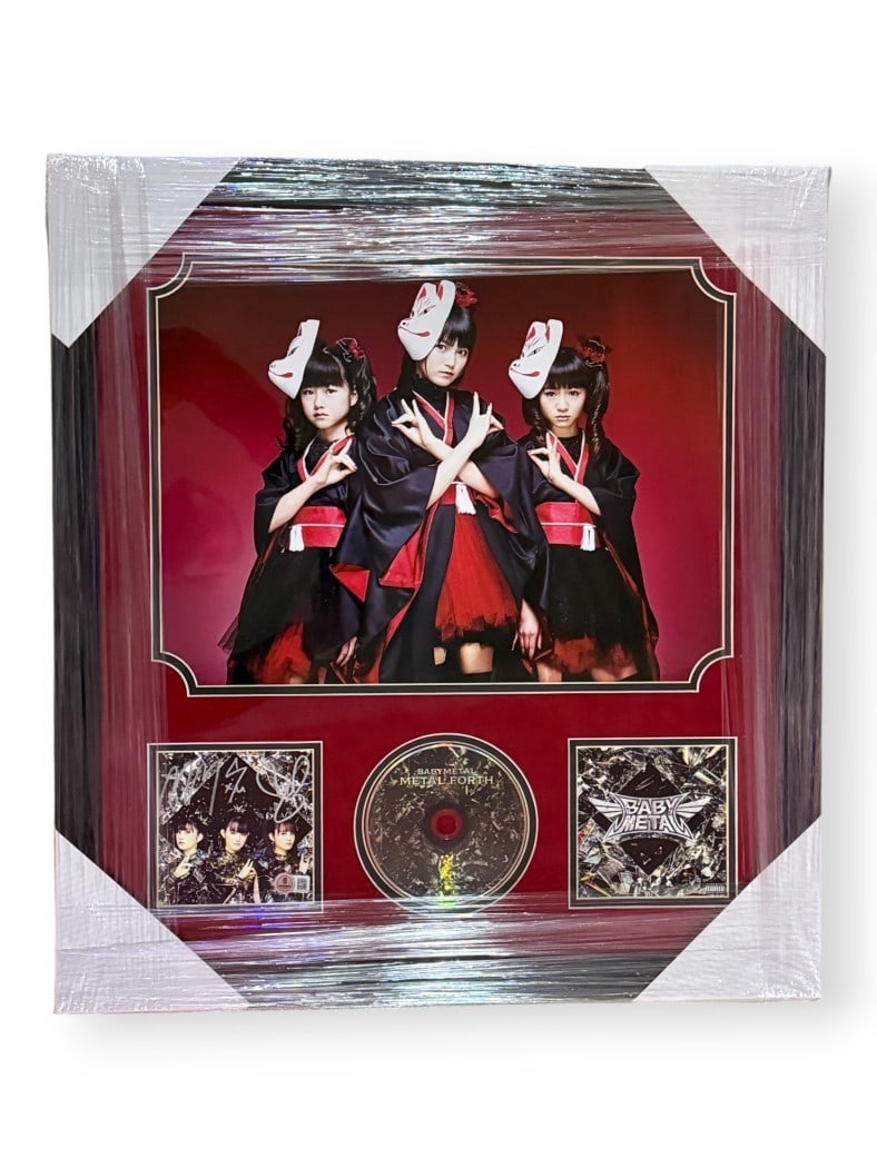 Baby Metal Signed CD Insert Framed Su-Metal Moametal Momometal Beckett Authenticated: Baby Metal Signed CD Insert Framed Su-Metal Moametal Momometal Beckett Authenticated This is an original autographed CD insert from the popular Japanese metal band Baby Metal, featuring the signatures