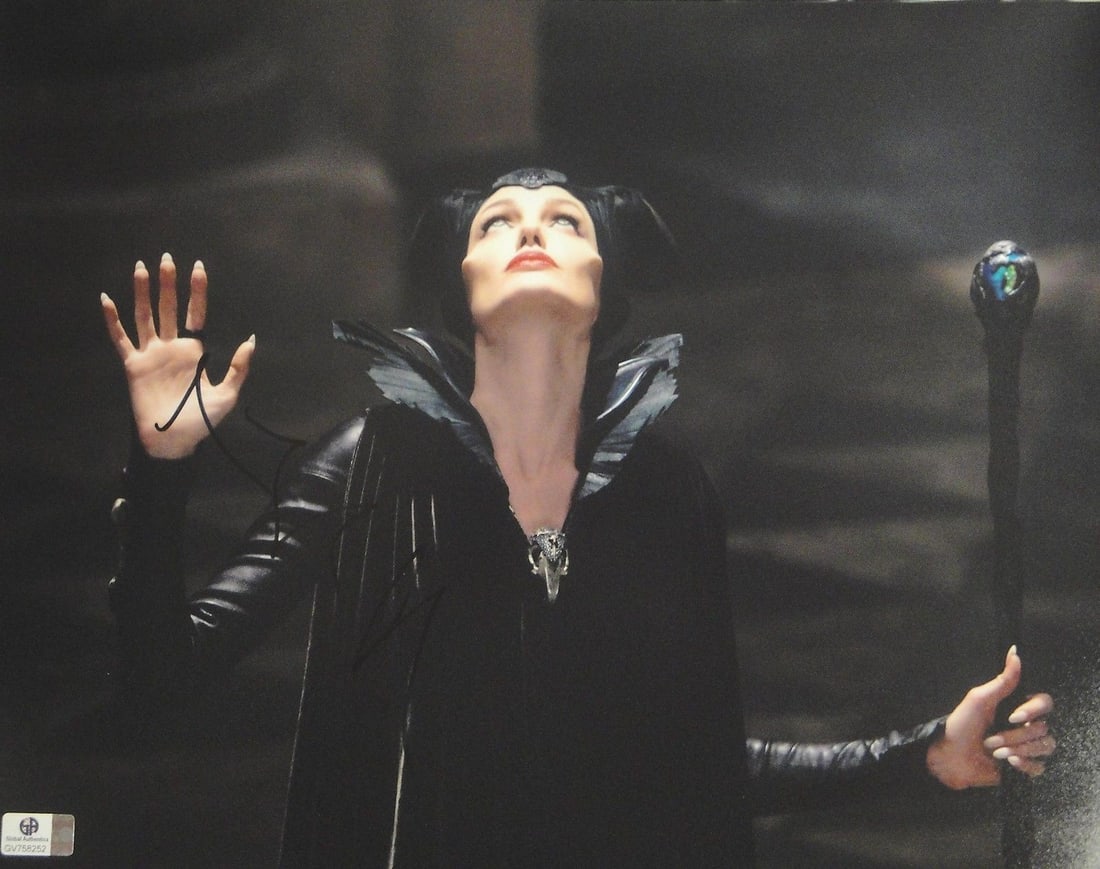 Angelina Jolie Autographed Maleficent 11x14 Photo JSA Certified (1 of 2)