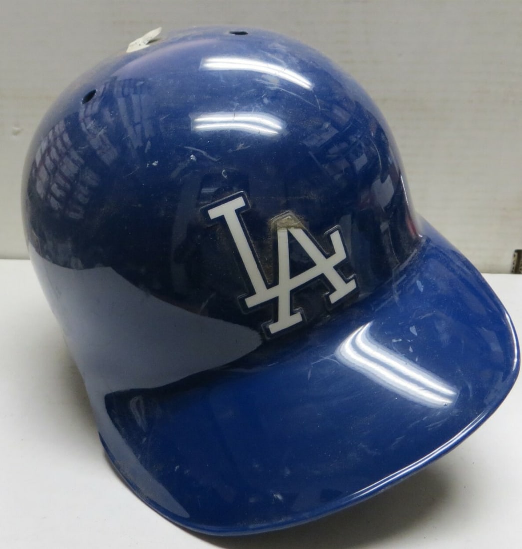 2012 Los Angeles Dodgers Blank Helmet MLB Authenticated Size 7 1/8: 2012 Los Angeles Dodgers Blank Helmet MLB Authenticated Size 7 1/8 This is a pre-owned, Blank Team Issue Baseball Helmet from the 2012 Los Angeles Dodgers, featuring a size of 7 1/8. The helmet shows 