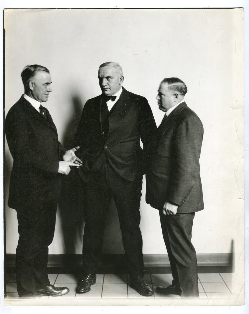 1924 Michigan Wolverines Football Vintage 8x10 Original Wire Photograph: 1924 Michigan Wolverines Football Vintage 8x10 Original Wire Photograph This is an original 8x10 wire photo from 1924 featuring Yost, Schultz, and Heston of the Michigan Wolverines football team. The 