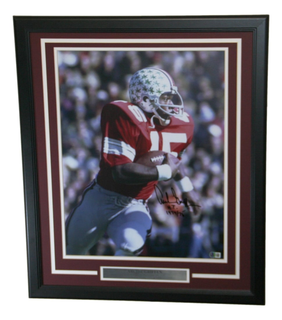 Framed 16x20 Photo Signed by Archie Griffin with Beckett Authentication: Framed 16x20 Photo Signed by Archie Griffin with Beckett Authentication This framed 16x20 photo features Archie Griffin of the Ohio State Buckeyes, personally autographed and authenticated by Beckett 