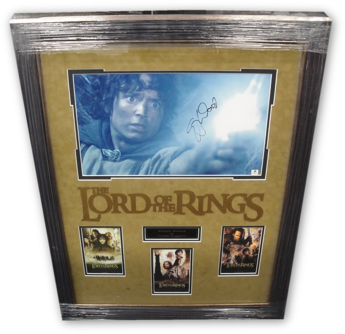 Elijah Wood Signed 11x14 Photograph in 26x32 Frame Global Authentics COA: Elijah Wood Signed 11x14 Photograph in 26x32 Frame Global Authentics COA This custom-framed display features an authentic 11x14 photograph hand signed by Elijah Wood, known for his role in The Lord of