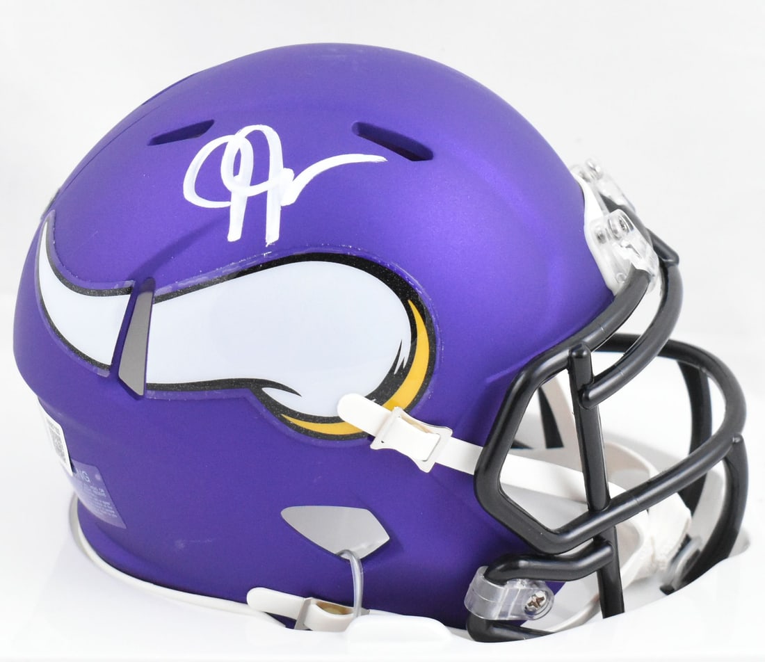 Justin Jefferson Signed Minnesota Vikings Mini Helmet Beckett Authenticated: Justin Jefferson Signed Minnesota Vikings Mini Helmet Beckett Authenticated This collectible item features a Minnesota Vikings Speed Mini Helmet, autographed by star player Justin Jefferson. The helme