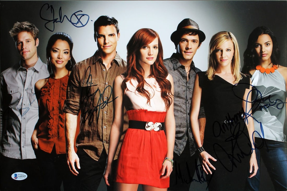 Melrose Place Cast Signed 12x18 Photograph Beckett Authenticated: Melrose Place Cast Signed 12x18 Photograph Beckett Authenticated This 12x18 photograph from Melrose Place has been personally signed by Stephanie Jacobsen, Colin Egglesfield, Katie Cassidy, and Jessic