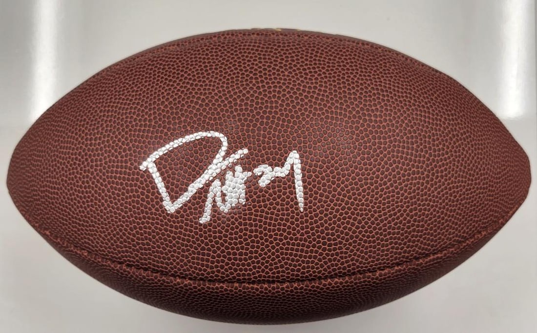 Darrelle Revis Signed Wilson NFL Football New York Jets Beckett Authenticated: Darrelle Revis Signed Wilson NFL Football New York Jets Beckett Authenticated This is an original Wilson NFL football signed by Darrelle Revis, a notable player of the New York Jets. The autograph is 