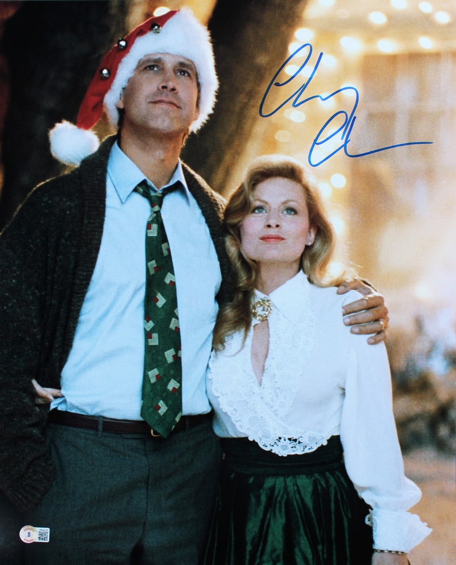 Chevy Chase Signed 16x20 Photo National Lampoon Christmas Vacation Beckett Authenticated: Chevy Chase Signed 16x20 Photo National Lampoon Christmas Vacation Beckett Authenticated Capture the festive spirit of the holidays with this stunning signed 16x20 vertical photograph featuring Chevy 