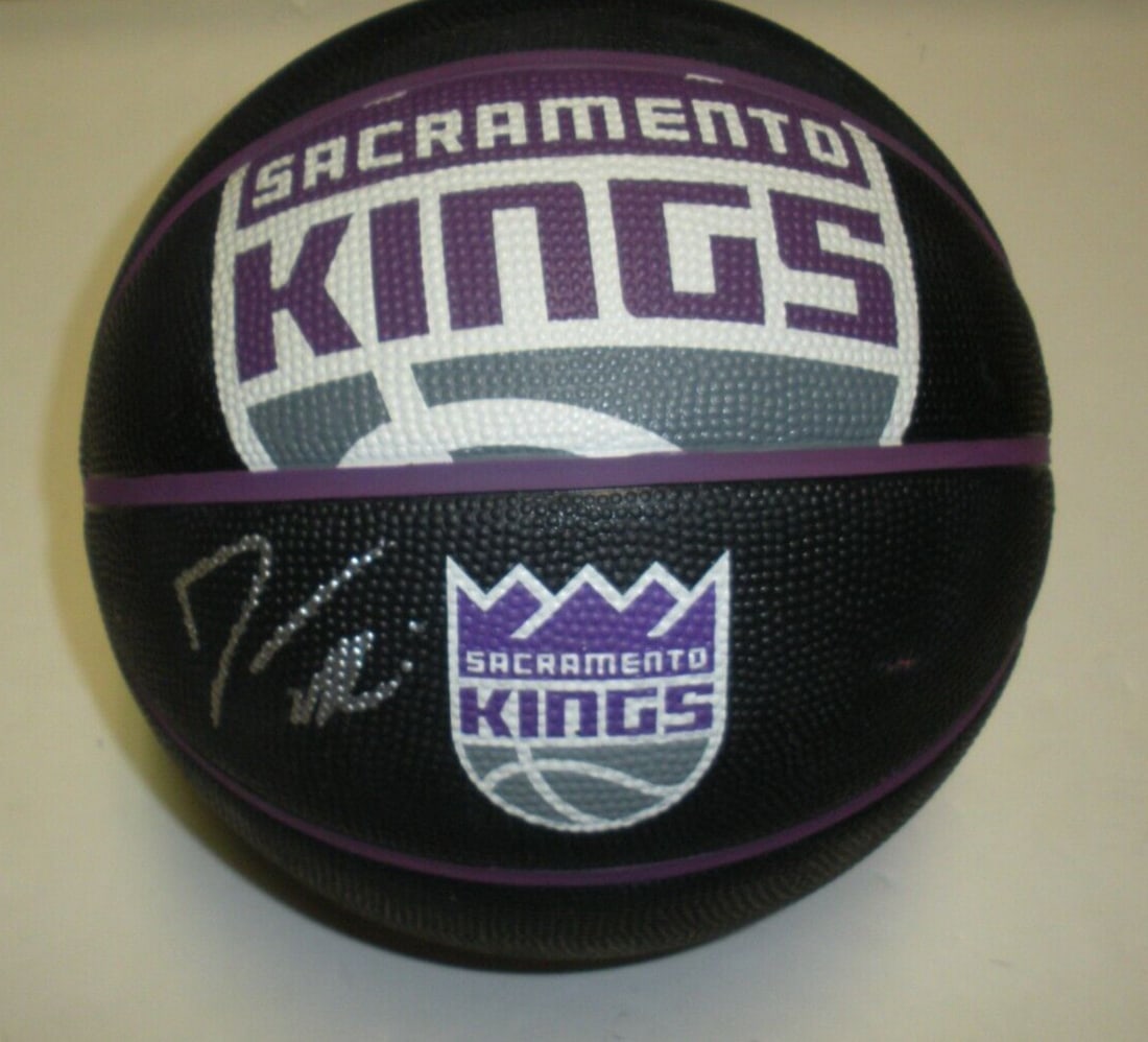 Jason Williams Signed Sacramento Kings Basketball With PSA DNA Authentication (1 of 2)