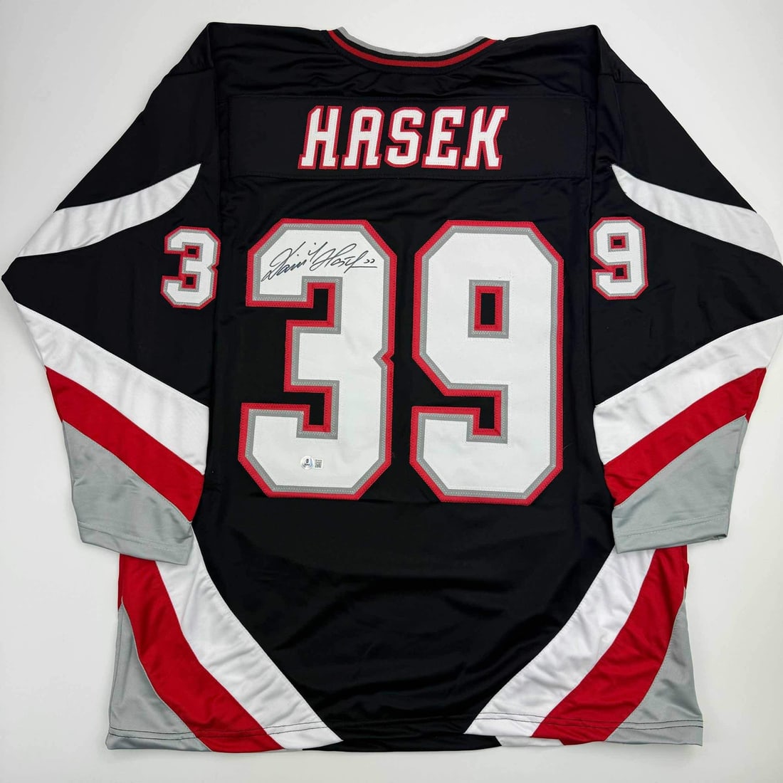 Autographed Dominik Hasek Buffalo Sabres Hockey Jersey Beckett COA: Autographed Dominik Hasek Buffalo Sabres Hockey Jersey Beckett COA Celebrate the legacy of Dominik Hasek with this autographed Buffalo Sabres black hockey jersey. This custom jersey features Hasek's n