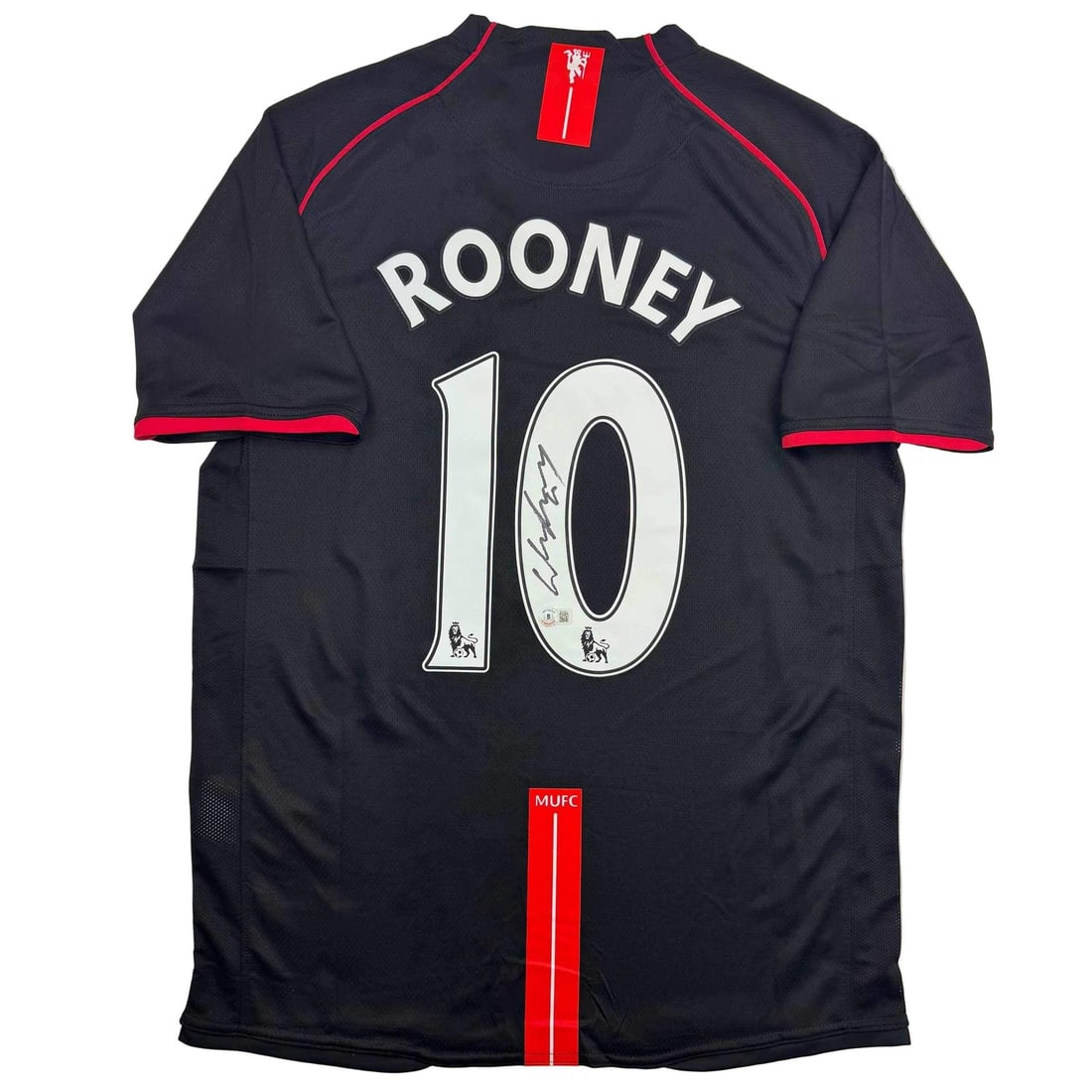 Wayne Rooney Manchester United Signed Black Jersey Beckett COA: Wayne Rooney Manchester United Signed Black Jersey Beckett COA This is an authentic autographed black jersey of Wayne Rooney, the legendary player from Manchester United. The jersey features Wayne Roo