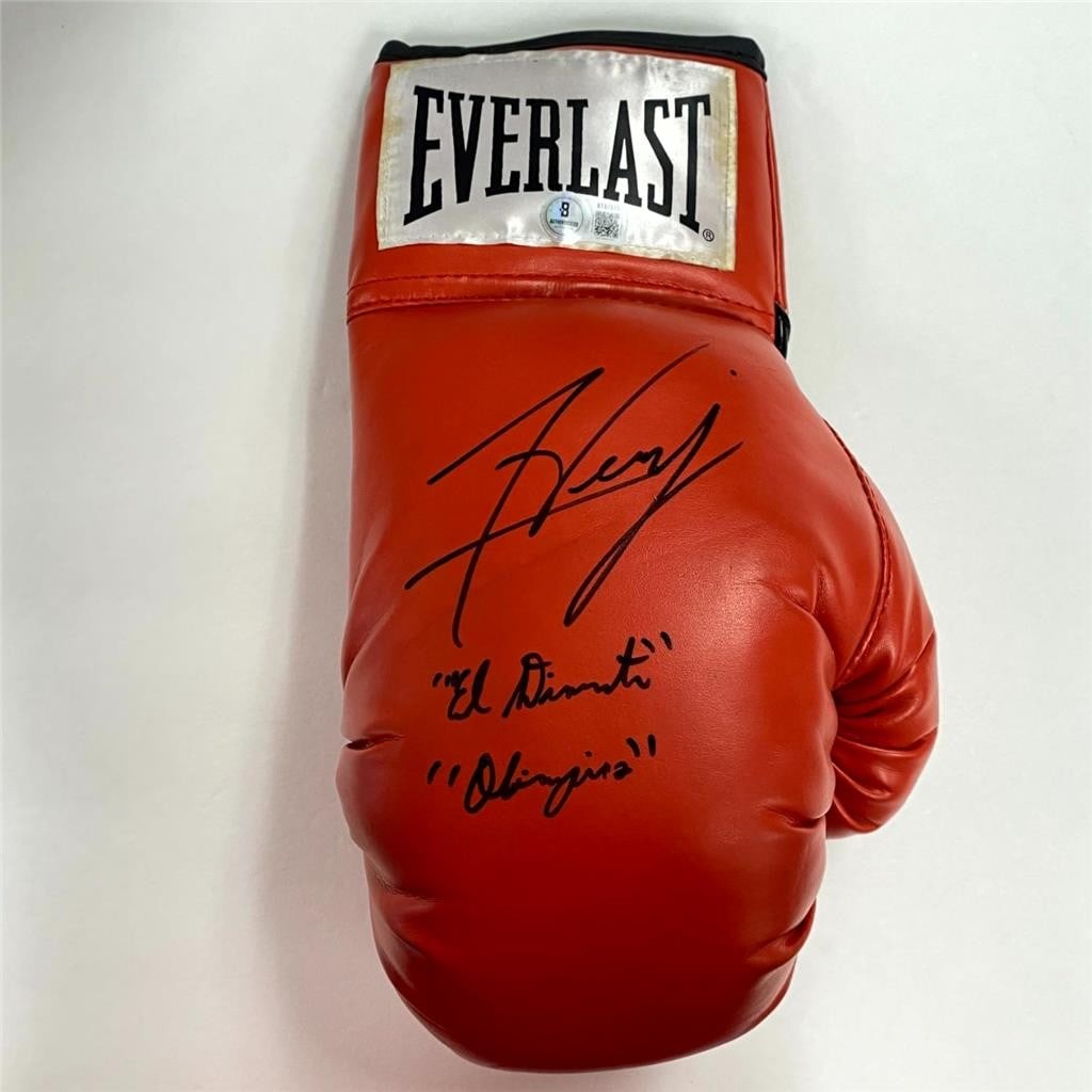 Everlast Boxing Glove Signed by Felix Verdejo El Diamante Beckett Authenticated: Everlast Boxing Glove Signed by Felix Verdejo El Diamante Beckett Authenticated This Everlast boxing glove is signed by Felix Verdejo and features his nickname "El Diamante." The autograph has been au