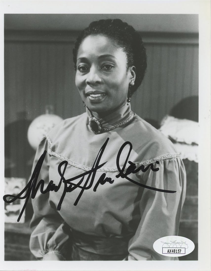 Madge Sinclair Signed 5x6.5 Photo Coming to America JSA Authenticated (1 of 1)