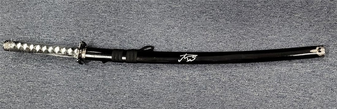 Anna Sawai Signed Shogun Katana Sword 38in Authentic Beckett: Anna Sawai Signed Shogun Katana Sword 38in Authentic Beckett This is an original movie prop katana sword from the show 'Shogun,' measuring 38 inches in length. The sword is signed by Anna Sawai, with 