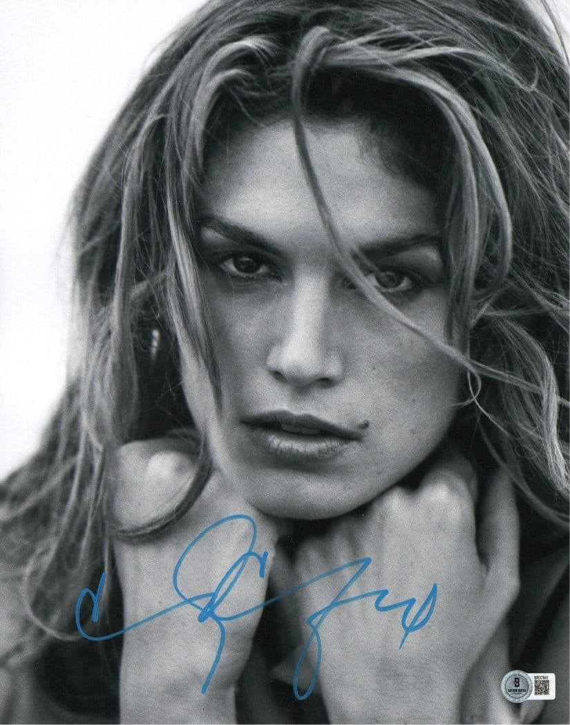 Cindy Crawford Signed 11x14 B/W Photo Authenticated by Beckett: Cindy Crawford Signed 11x14 B/W Photo Authenticated by Beckett This stunning 11x14 black and white photograph features a close-up of supermodel Cindy Crawford, elegantly showcasing her iconic beauty. 
