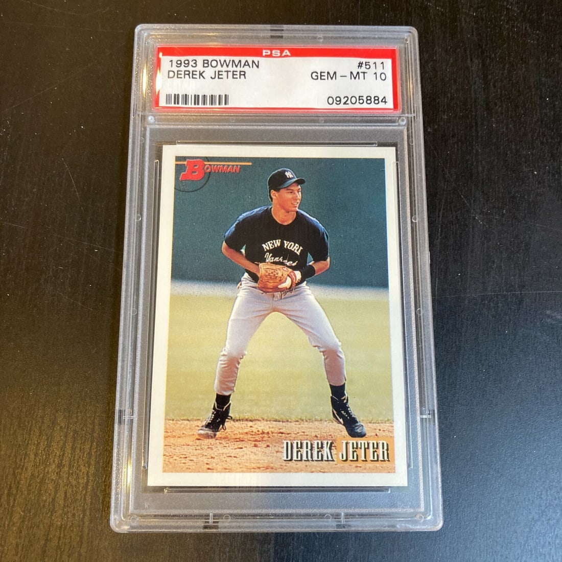 1993 Bowman Derek Jeter #511 Yankees Rookie PSA 10 GEM MINT: 1993 Bowman Derek Jeter #511 Yankees Rookie PSA 10 GEM MINT This 1993 Bowman #511 Derek Jeter rookie card is a must-have for any baseball enthusiast and a standout addition to your collection. Graded 