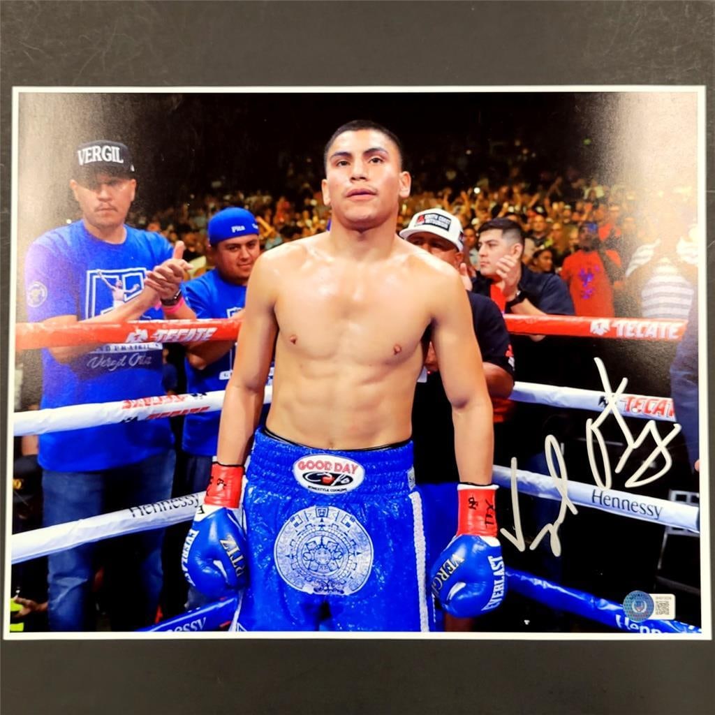 Vergil Ortiz Jr. Autographed 11x14 Boxing Photo with Beckett BAS Hologram: Vergil Ortiz Jr. Autographed 11x14 Boxing Photo with Beckett BAS Hologram This is an original 11x14 photograph of boxer Vergil Ortiz Jr., hand-signed by the athlete. The autograph is authenticated wit