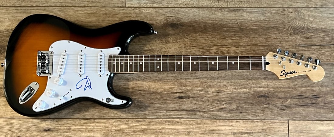 Dave Grohl Signed Fender Squire Stratocaster Guitar Authenticated by Beckett: Dave Grohl Signed Fender Squire Stratocaster Guitar Authenticated by Beckett This is a beautifully crafted Fender Squire Stratocaster guitar, signed by Dave Grohl, the lead singer of the legendary roc