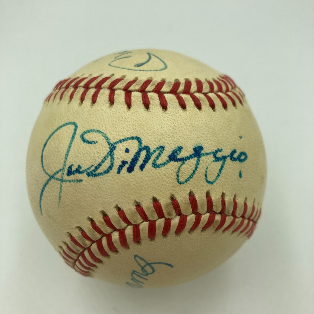 Mickey Mantle Joe DiMaggio Ted Williams Signed Baseball PSA JSA LOA: Mickey Mantle Joe DiMaggio Ted Williams Signed Baseball PSA JSA LOA This official American League baseball, featuring signatures from legendary players Joe DiMaggio, Mickey Mantle, and Ted Williams, i