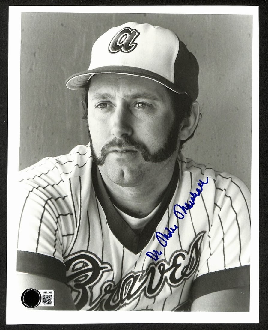 Mike Marshall Autographed 8x10 Photo Atlanta Braves BAS Authenticated: Mike Marshall Autographed 8x10 Photo Atlanta Braves BAS Authenticated This is an original 8x10 black and white photo of Mike Marshall, signed and autographed. He is depicted in his Atlanta Braves unif