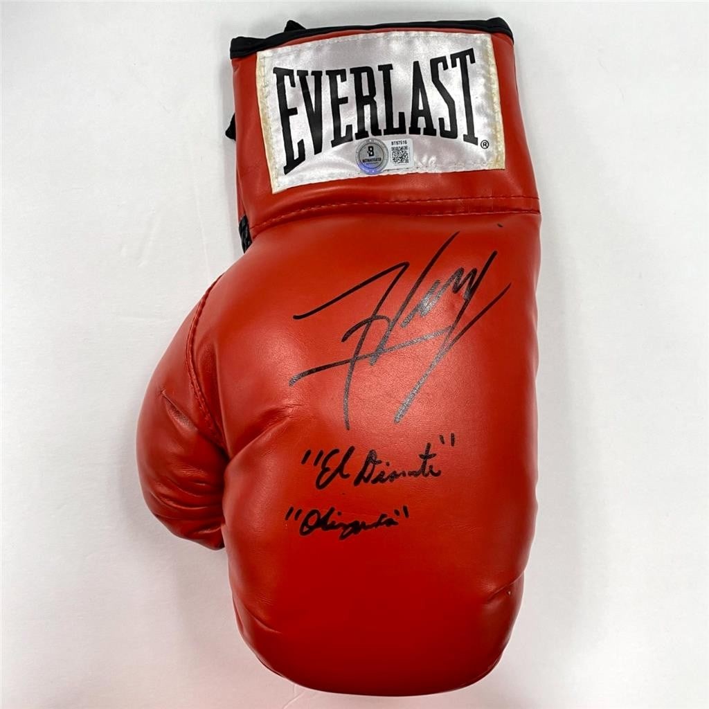 Everlast Boxing Glove Autographed by Felix Verdejo El Diamante Beckett Authenticated: Everlast Boxing Glove Autographed by Felix Verdejo El Diamante Beckett Authenticated This is an original Everlast boxing glove signed by Felix Verdejo, also known as "El Diamante." The autograph has b