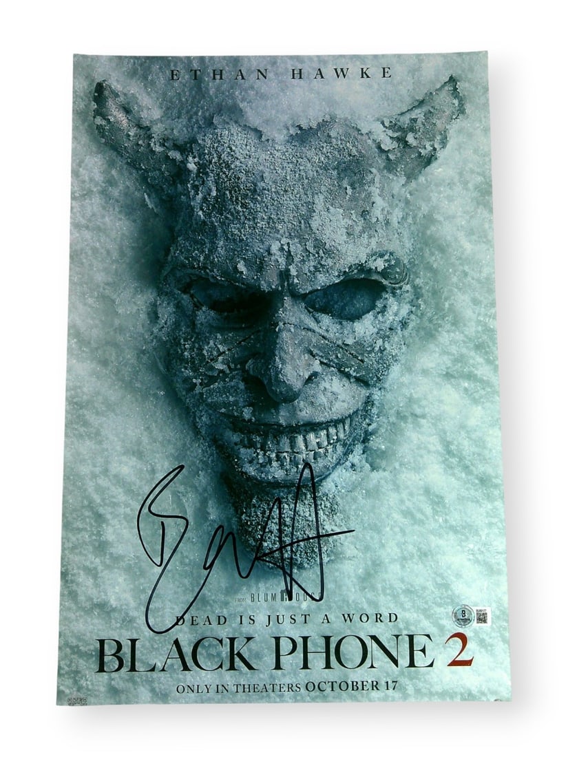 12x18 Photograph Signed by Ethan Hawke from Black Phone 2 with Beckett COA: 12x18 Photograph Signed by Ethan Hawke from Black Phone 2 with Beckett COA This 12x18 photograph features an authentic signature by Ethan Hawke, known for his role in Black Phone 2. The autograph has 