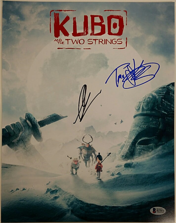 11x14 Kubo and the Two Strings Photo Signed by Parkinson and Knight Beckett COA: 11x14 Kubo and the Two Strings Photo Signed by Parkinson and Knight Beckett COA This original 11x14 photograph from the film "Kubo and the Two Strings" is signed by Art Parkinson and Travis Knight. It
