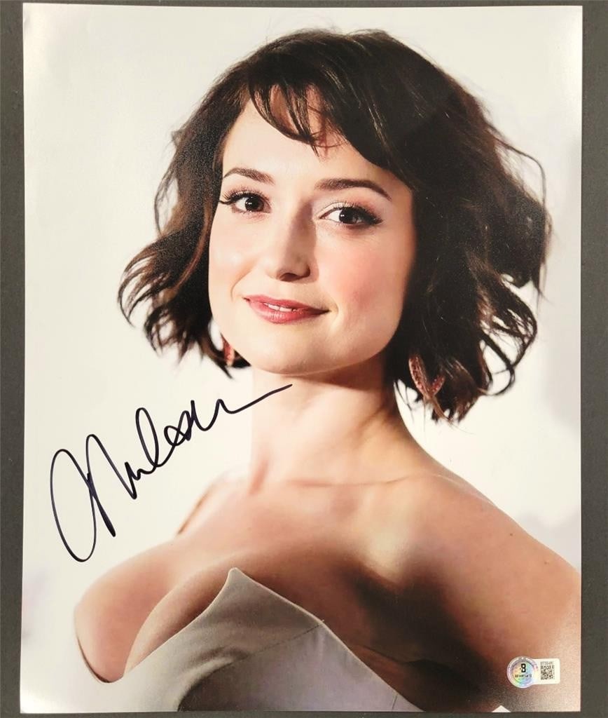 11x14 Photo Signed by Milana Vayntrub With Beckett Authentication: 11x14 Photo Signed by Milana Vayntrub With Beckett Authentication This is an original 11x14 photo signed by actress Milana Vayntrub. The autograph is authenticated by Beckett, ensuring its authenticit