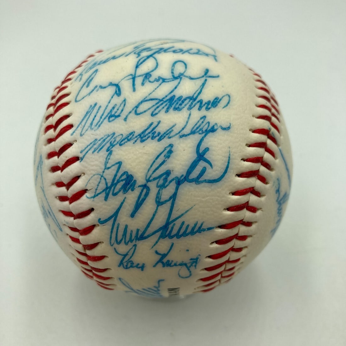 New York Mets 1985-86 Baseball Signed by 28 Including Gary Carter: New York Mets 1985-86 Baseball Signed by 28 Including Gary Carter This is an original 1985-1986 New York Mets team-signed baseball featuring the "New York Mets" logo. The ball is signed by 28 members 