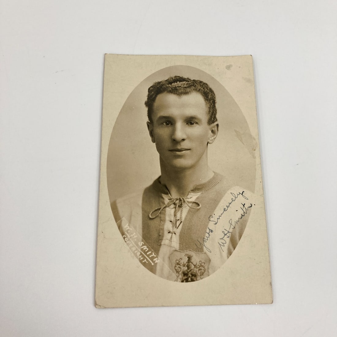Billy Smith Signed 1920s Huddersfield AFC Postcard Soccer Memorabilia: Billy Smith Signed 1920s Huddersfield AFC Postcard Soccer Memorabilia This original 1920's Huddersfield AFC postcard features the signature of Billy Smith, one of the club's all-time greats. Smith, wh