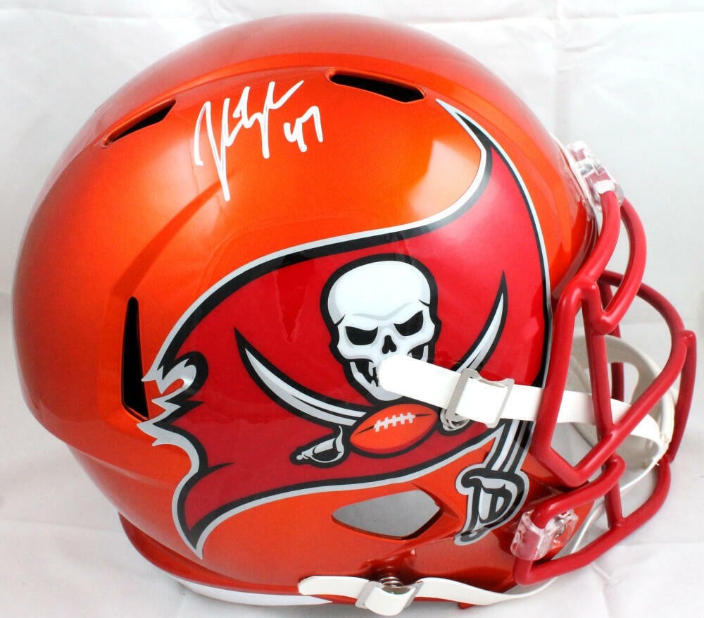 John Lynch Signed Tampa Bay Buccaneers Flash Speed Helmet Beckett Authenticated: John Lynch Signed Tampa Bay Buccaneers Flash Speed Helmet Beckett Authenticated This authentic full-size Flash Speed helmet is signed by John Lynch, a celebrated player of the Tampa Bay Buccaneers. Th