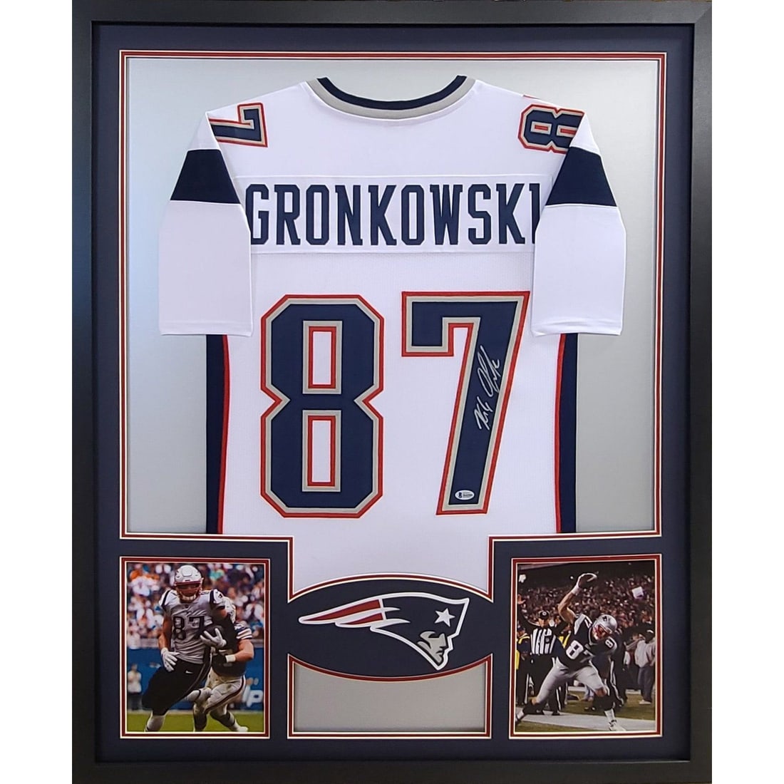 Rob Gronkowski Signed Patriots Framed Jersey Beckett Authenticated 42x34: Rob Gronkowski Signed Patriots Framed Jersey Beckett Authenticated 42x34 This stunning framed jersey features a beautiful autographed white jersey of Rob Gronkowski, showcasing his iconic number and t
