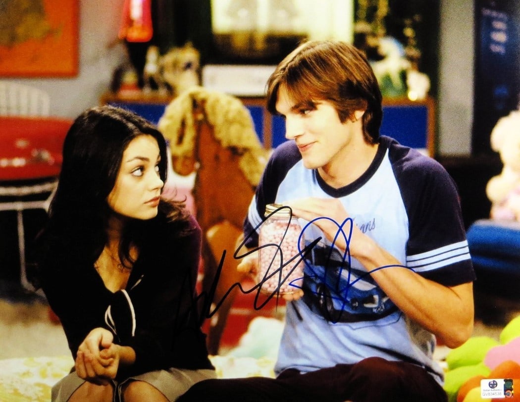 Ashton Kutcher Mila Kunis Signed 11x14 Photo GAI Authenticated That 70s Show (1 of 2)