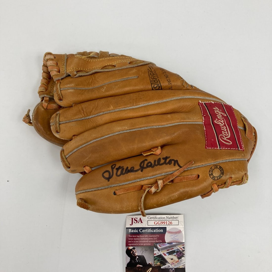 Steve Carlton Signed Rawlings Game Model Glove with JSA COA: Steve Carlton Signed Rawlings Game Model Glove with JSA COA This is a pre-owned game model Rawlings baseball glove signed by legendary baseball player Steve Carlton. The glove comes with a James Spenc