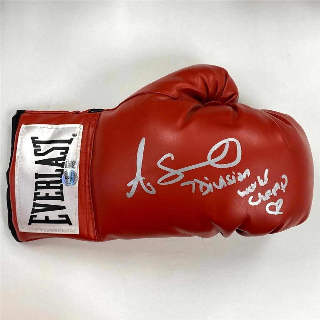Boxing Glove Autographed by Amanda Serrano 7 Division World Champ BAS Authenticated (1 of 4)