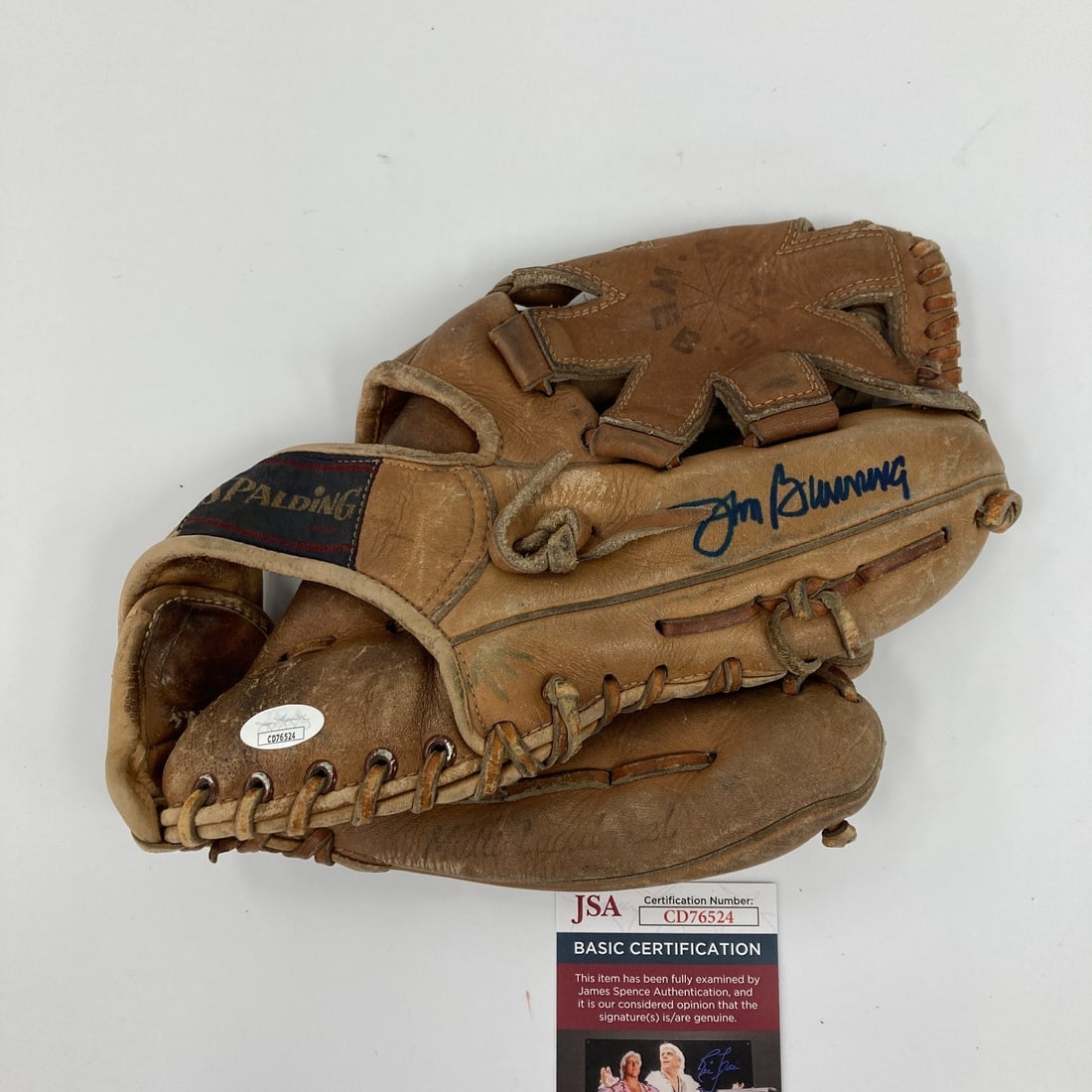 Jim Bunning Signed Vintage Spalding Baseball Glove with JSA COA: Jim Bunning Signed Vintage Spalding Baseball Glove with JSA COA This vintage Spalding game model baseball glove is a must-have for baseball enthusiasts and collectors. It features a genuine autograph 