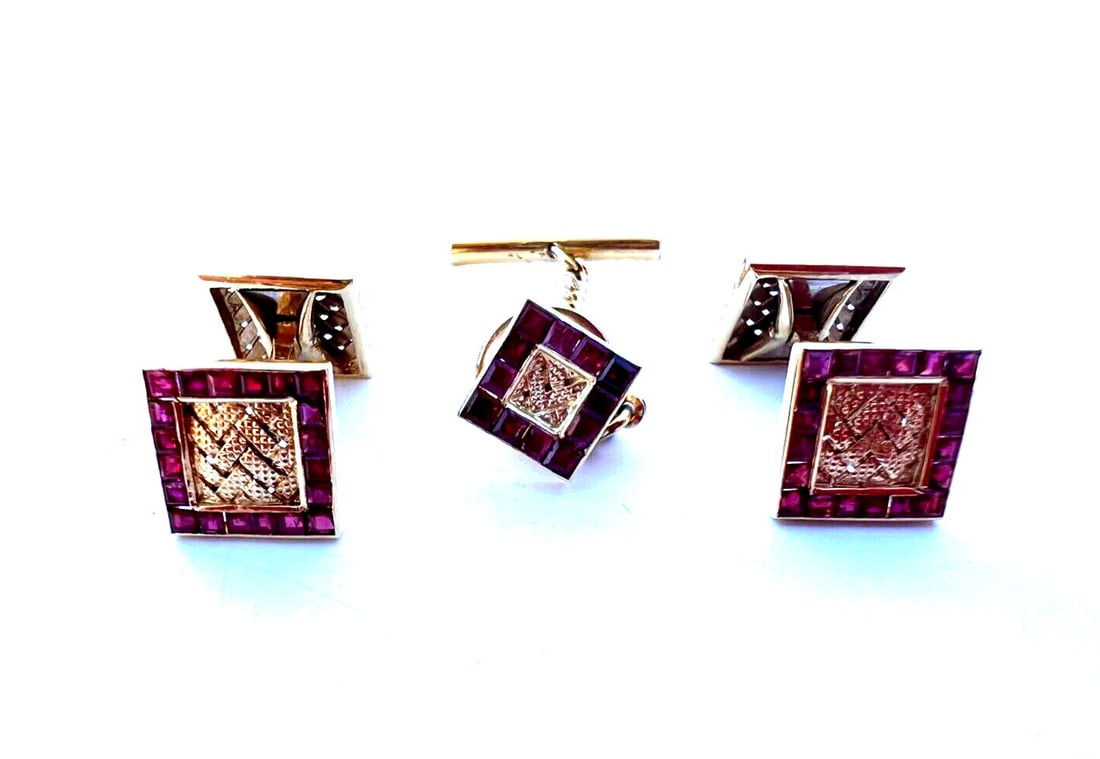 Laykin et Cie 18K Gold Ruby Cufflinks and Tie Tack Set: Laykin et Cie 18K Gold Ruby Cufflinks and Tie Tack Set Presenting an exquisite pair of cufflinks and a matching tie tack by Laykin et Cie, crafted in 18K yellow gold. This stunning set features a tota