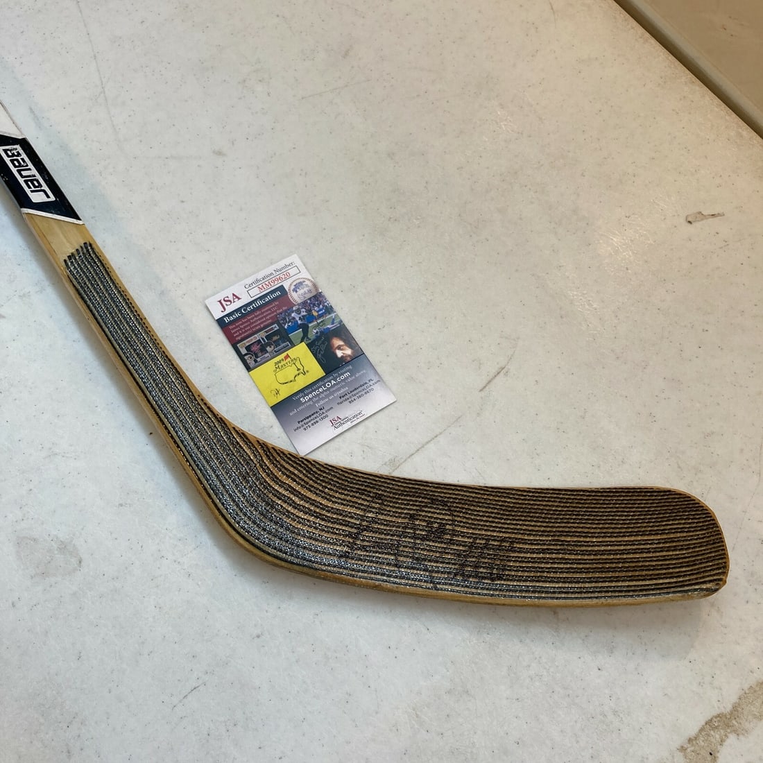 Luc Robitaille Signed Game Issued Bauer Hockey Stick JSA COA Los Angeles Kings (1 of 8)