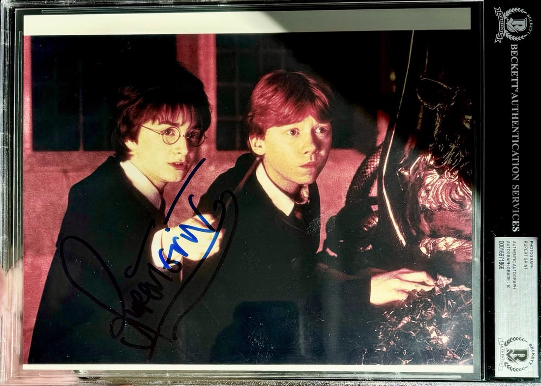 Rupert Grint Signed 8x10 Photo Auto 10 Beckett Authentication: Rupert Grint Signed 8x10 Photo Auto 10 Beckett Authentication This is an original autographed 8x10 photograph of Rupert Grint, who famously portrayed Ron Weasley in the Harry Potter film series. The p