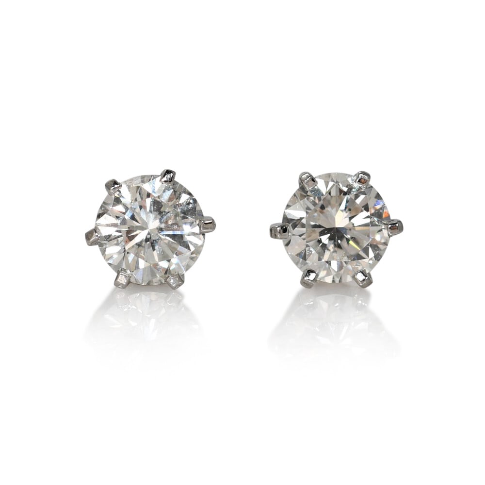 14K White Gold Round Diamond Screw Back Stud Earrings 1.03 ct: 14K White Gold Round Diamond Screw Back Stud Earrings 1.03 ct These elegant diamond stud earrings feature two round brilliant cut diamonds with a combined weight of 1.03 carats. The diamonds are grade