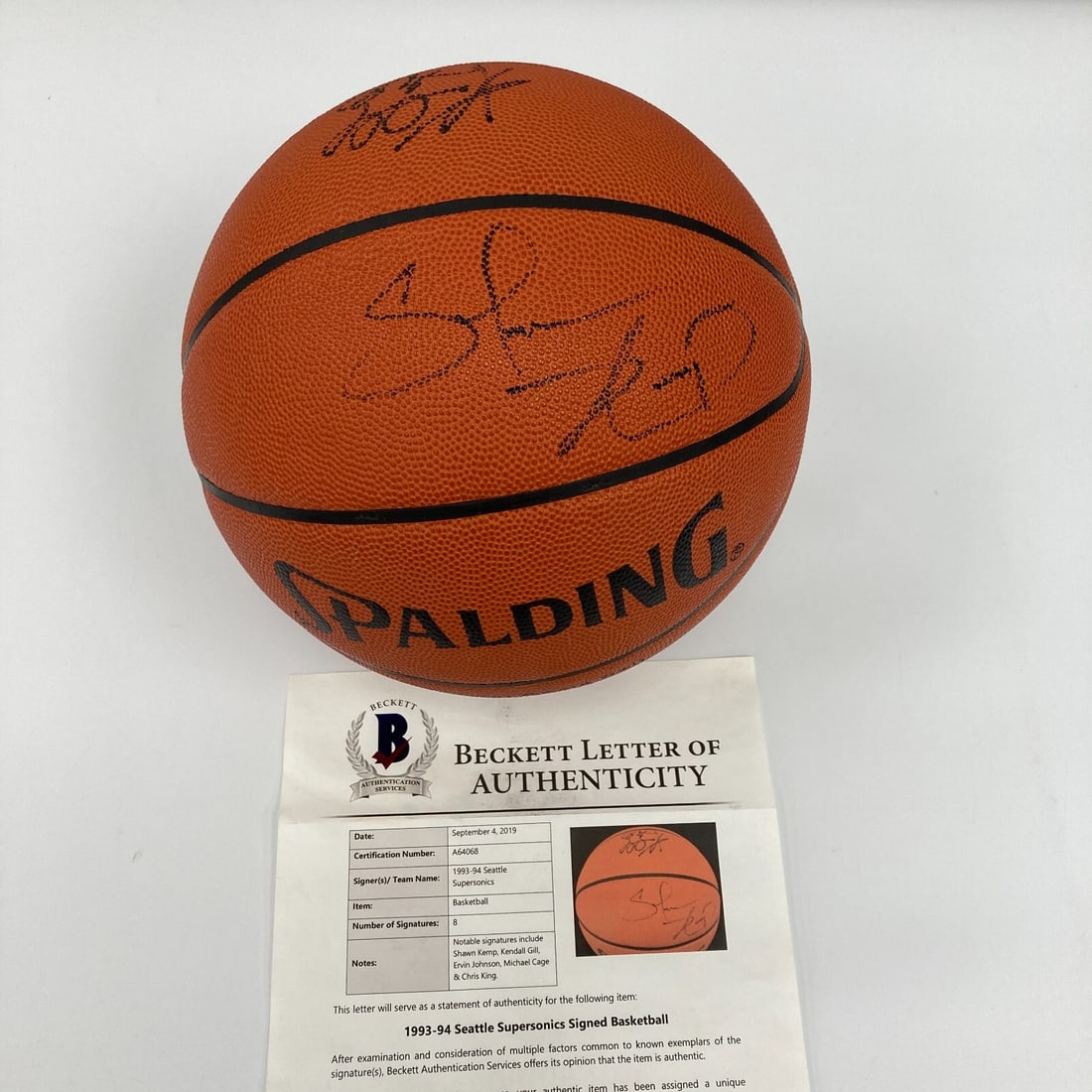 1993-94 Seattle SuperSonics Spalding Basketball Signed by Shawn Kemp and Others with Beckett COA: 1993-94 Seattle SuperSonics Spalding Basketball Signed by Shawn Kemp and Others with Beckett COA This is a 1993-94 Seattle SuperSonics official Spalding game basketball, signed by notable players incl