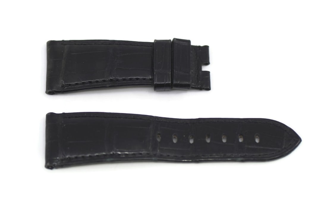 Panerai black leather wristwatch band 26mm: Panerai black leather wristwatch band 26mm This is a Panerai black leather watch strap designed with a crocodile pattern. The strap measures 26mm at the lugs and 22mm at the buckle, with a length of 1